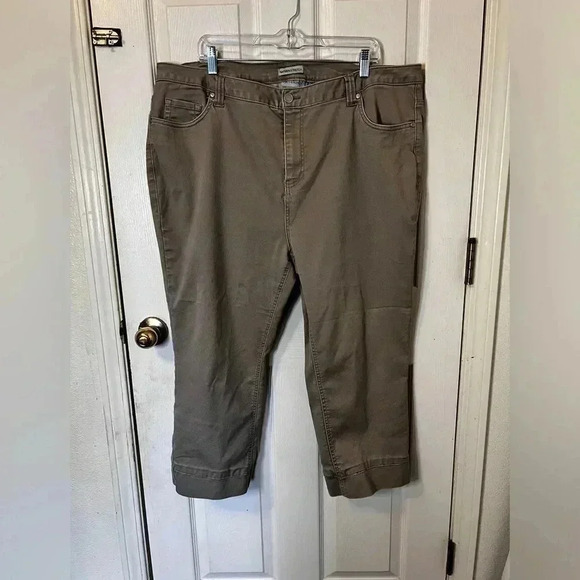 GUC Catherine’s Sateen Khaki Straight Leg Pants Size 24WP - Picture 4 of 5